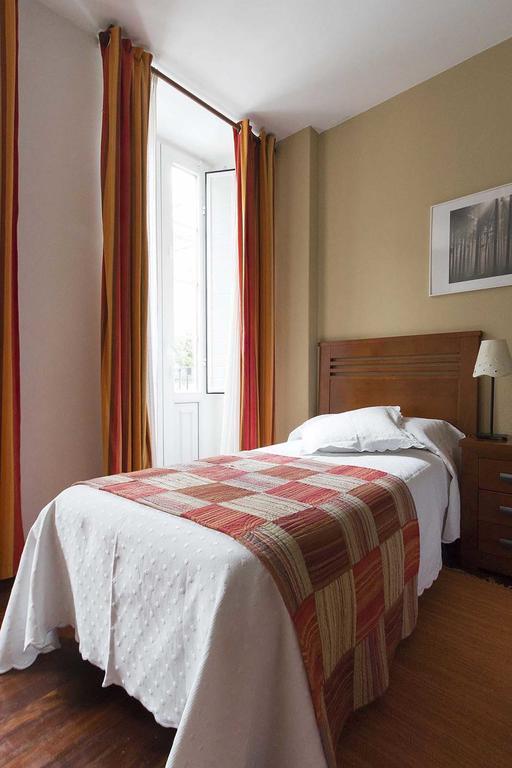 Hostal La Carballinesa サンティアゴ・デ・コンポステーラ エクステリア 写真