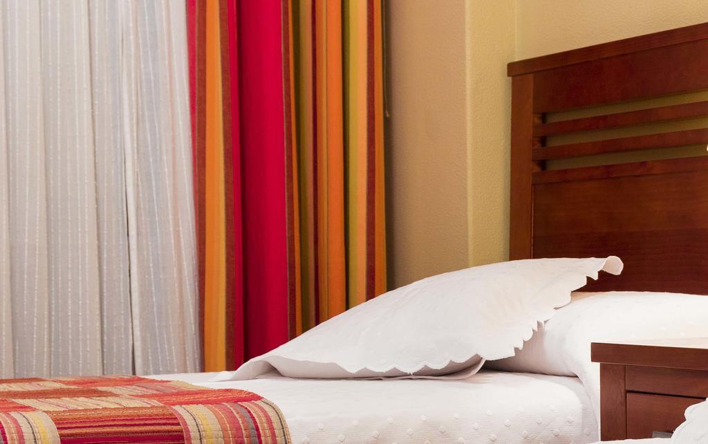 Hostal La Carballinesa サンティアゴ・デ・コンポステーラ エクステリア 写真