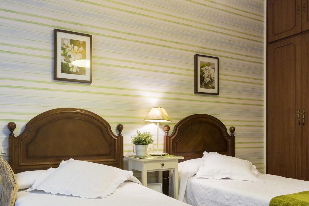 Hostal La Carballinesa サンティアゴ・デ・コンポステーラ エクステリア 写真