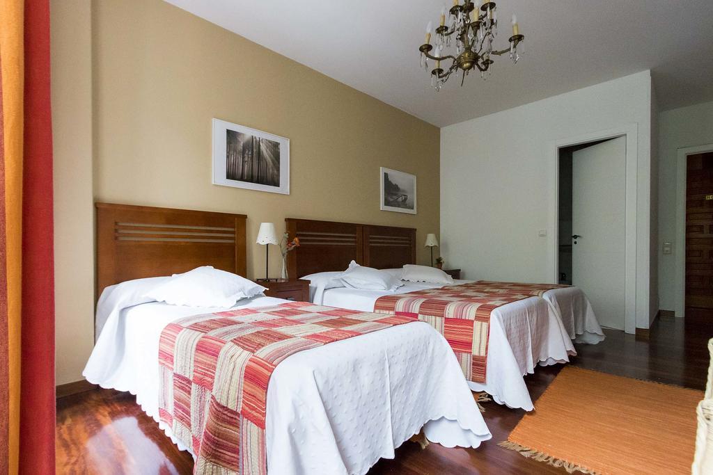 Hostal La Carballinesa サンティアゴ・デ・コンポステーラ エクステリア 写真