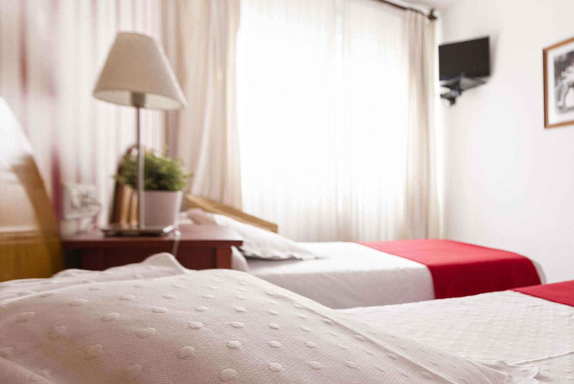 Hostal La Carballinesa サンティアゴ・デ・コンポステーラ エクステリア 写真