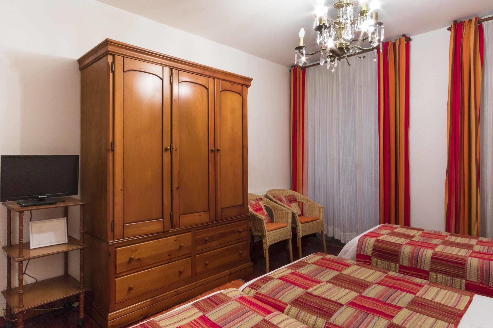 Hostal La Carballinesa サンティアゴ・デ・コンポステーラ エクステリア 写真